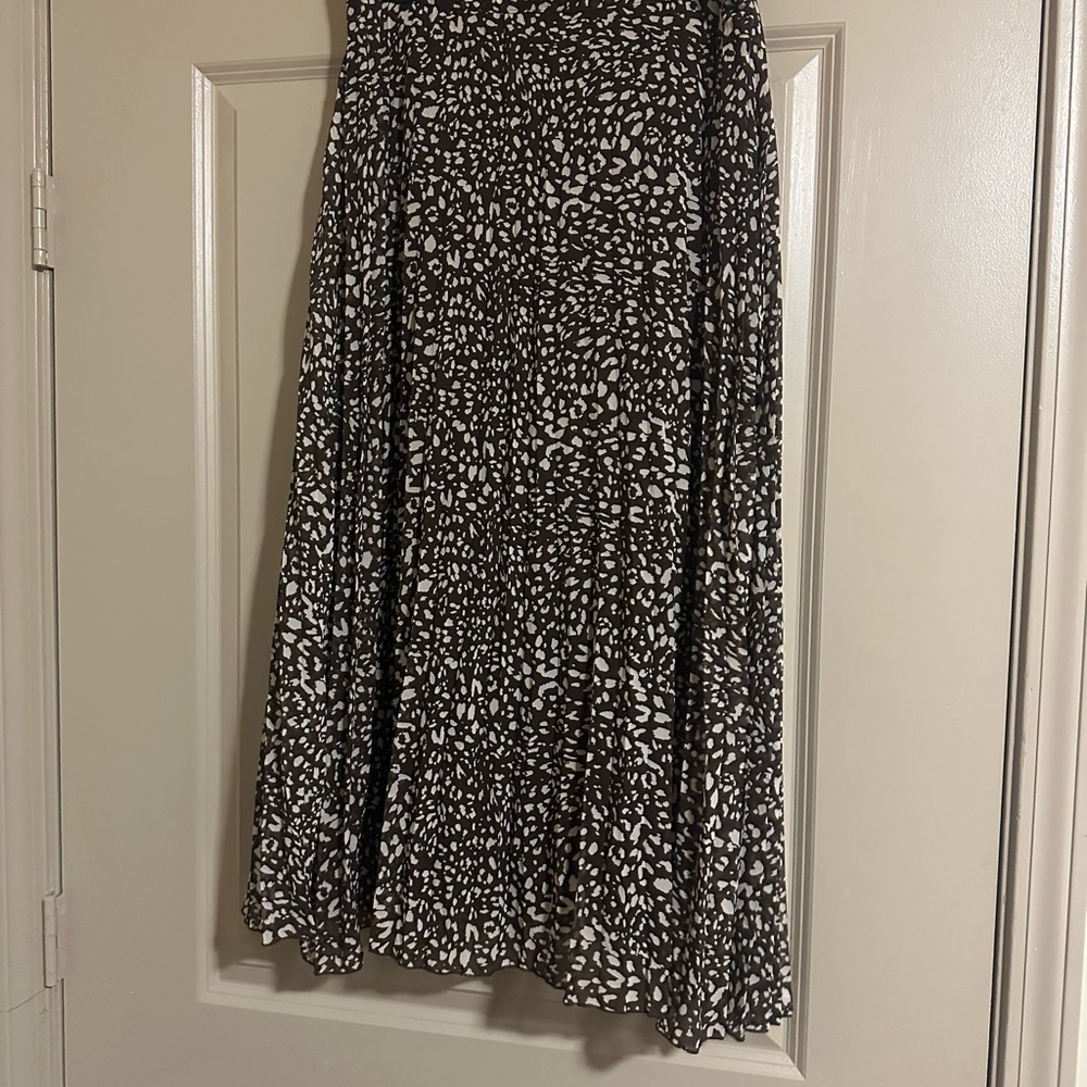 Elegant Brown and White Patterned Skirt